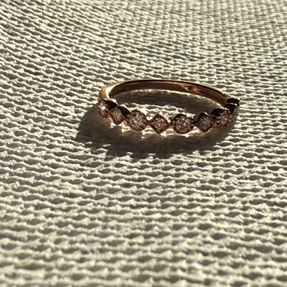 Elegant Gold Diamond Ring